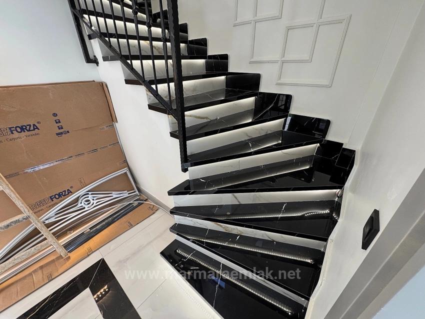 Продается Отдельно Стоящая Вилла С Садом, 3 Спальнями И Бассейном В Гюмюльдюре.