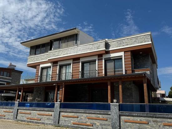 Продается Роскошная Вилла 3+1 В Сеферихисаре Уркмез, В 40 Метрах От Моря.