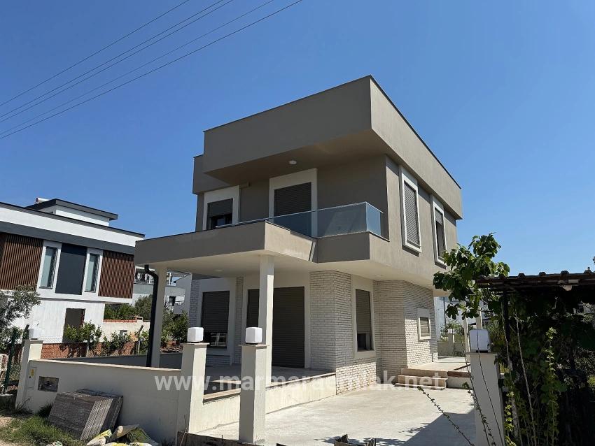 Для Продажи Вилла 3+1 в Cumhuriyet Seferihisar Doğanbey - 210 m²