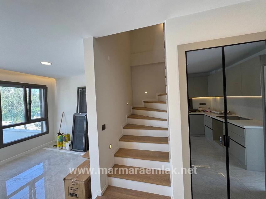 Для Продажи Вилла 3+1 в Cumhuriyet Seferihisar Doğanbey - 210 m²