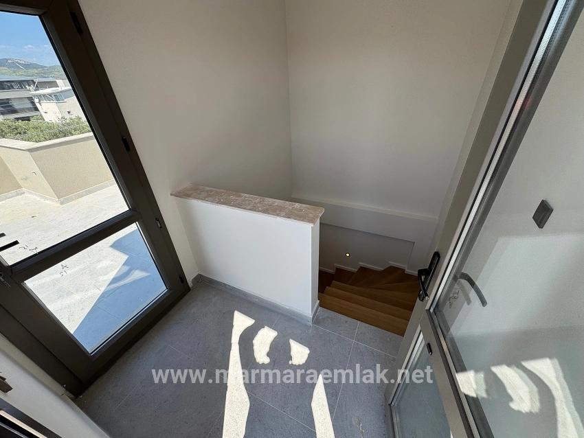 Для Продажи Вилла 3+1 в Cumhuriyet Seferihisar Doğanbey - 210 m²