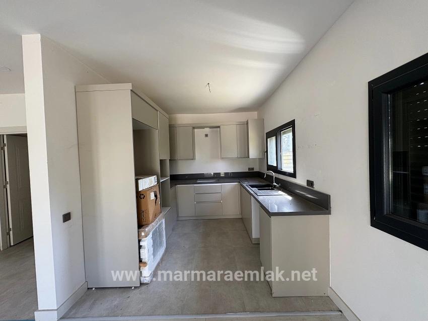 Для Продажи Семейный Дом 3+1 в Cumhuriyet Seferihisar Doğanbey - 250 m²