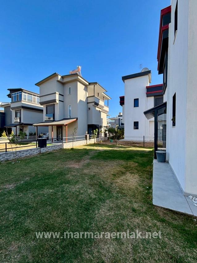 Для Продажи Вилла 3+1 в Cumhuriyet Seferihisar Doğanbey - 180 m²