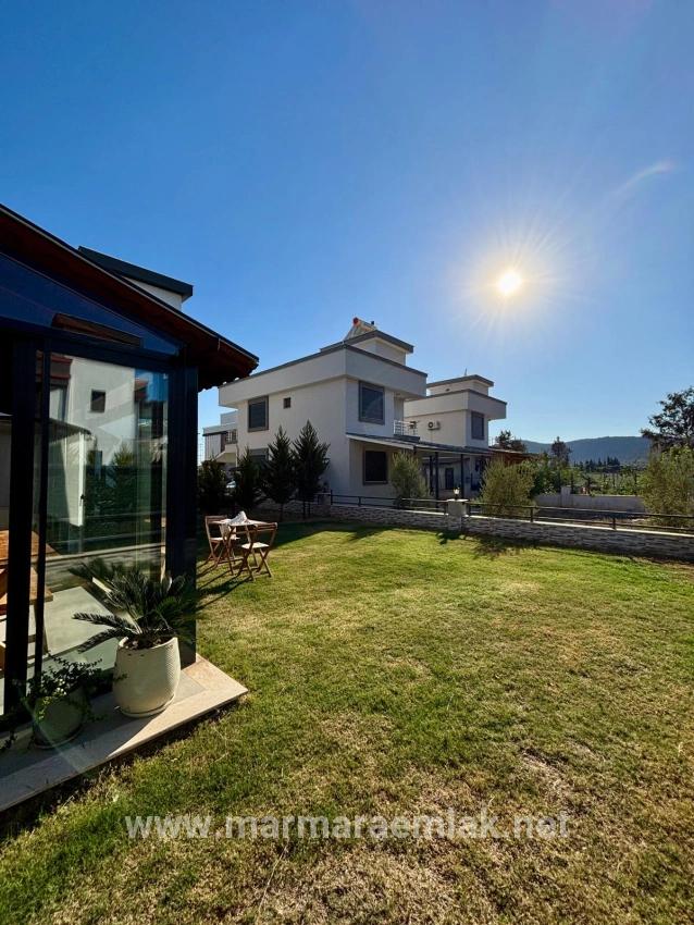 Для Продажи Вилла 3+1 в Cumhuriyet Seferihisar Doğanbey - 180 m²