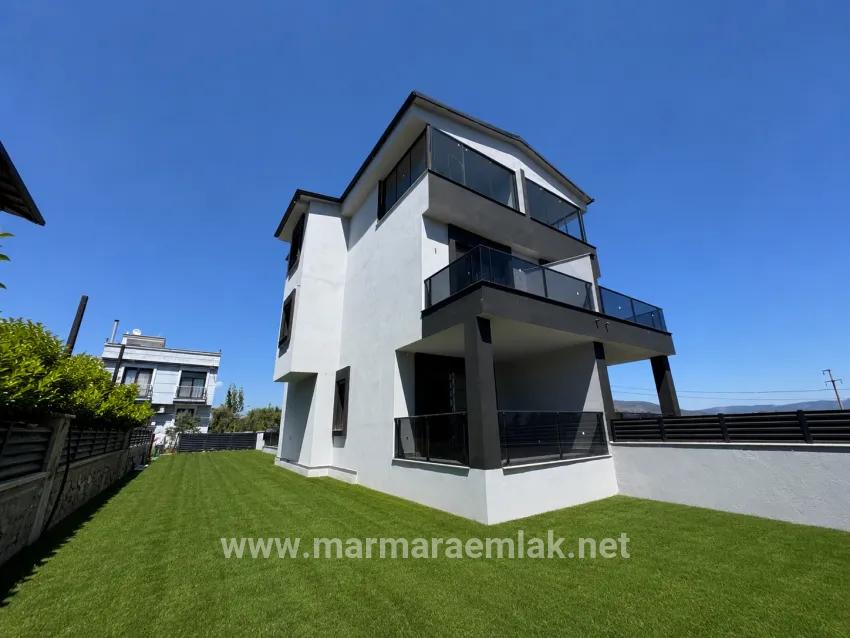 Для Продажи Вилла 3+1 в Mersin Alanı Seferihisar Ürkmez - 160 m²