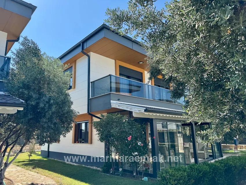 Для Продажи Вилла 3+1 в Cumhuriyet Seferihisar Doğanbey - 290 m²