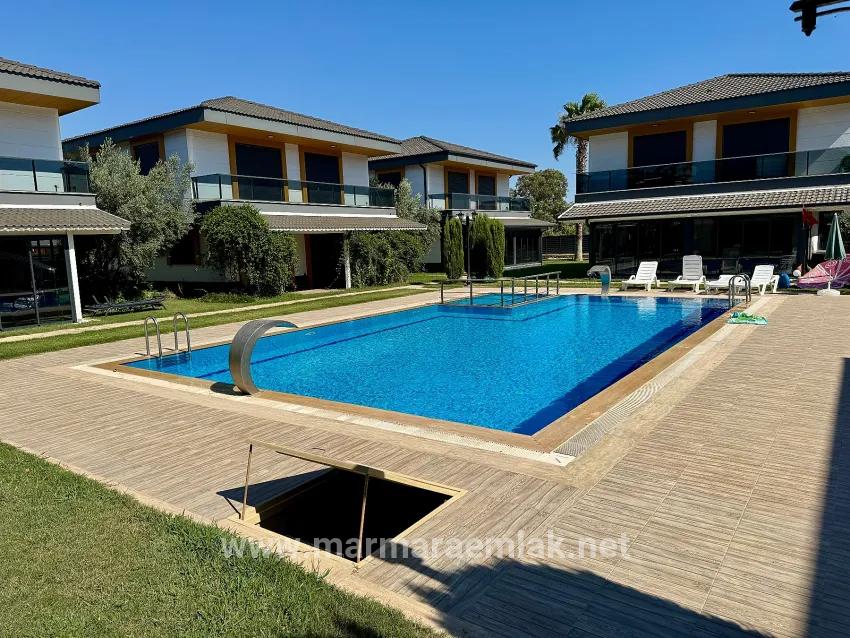 Для Продажи Вилла 3+1 в Cumhuriyet Seferihisar Doğanbey - 290 m²