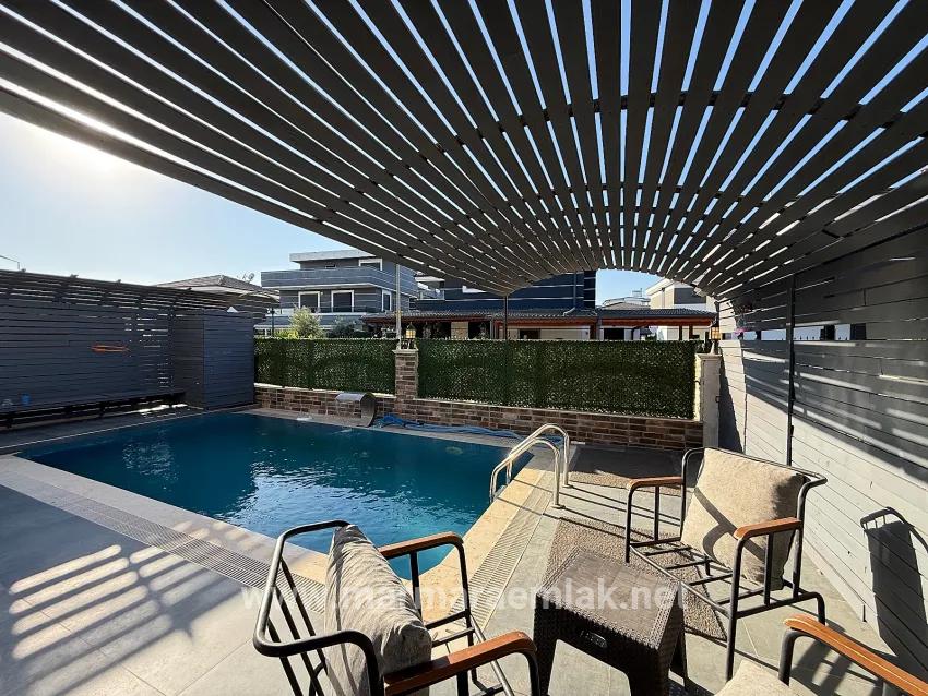 Для Продажи Семейный Дом 3+1 в Cumhuriyet Seferihisar Doğanbey - 320 m²