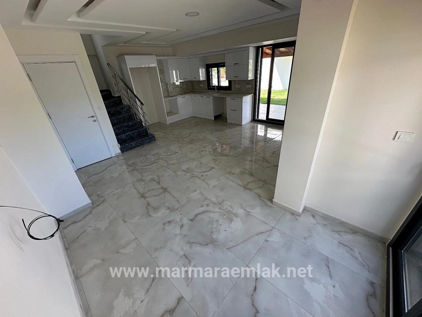 Для Продажи Семейный Дом 3+1 в Cumhuriyet Seferihisar Doğanbey - 160 m²