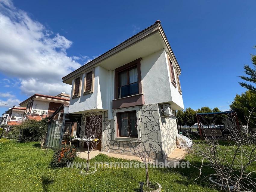 Для Продажи Вилла 3+1 в Cumhuriyet Seferihisar Doğanbey - 150 m²