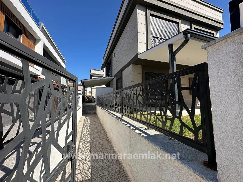 Для Продажи Вилла 2+1 в Cumhuriyet Seferihisar Doğanbey - 140 m²