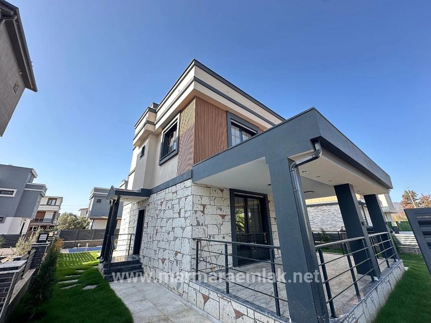 Для Продажи Вилла 3+1 в Cumhuriyet Seferihisar Doğanbey - 300 m²