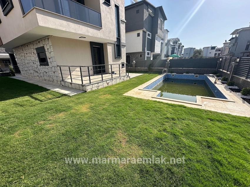 Для Продажи Вилла 3+1 в Cumhuriyet Seferihisar Doğanbey - 300 m²