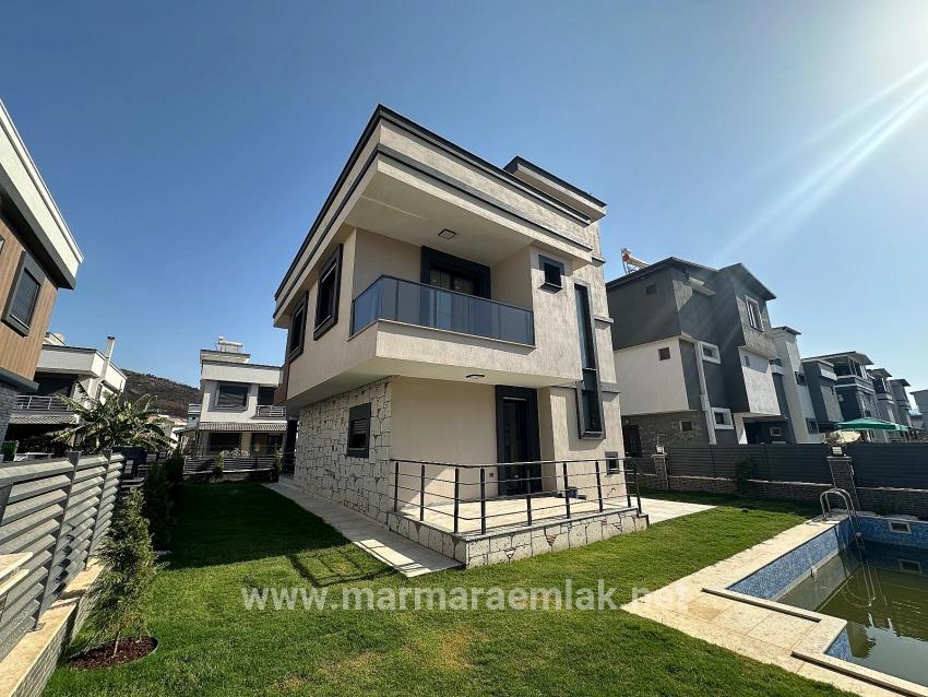 Для Продажи Вилла 3+1 в Cumhuriyet Seferihisar Doğanbey - 300 m²