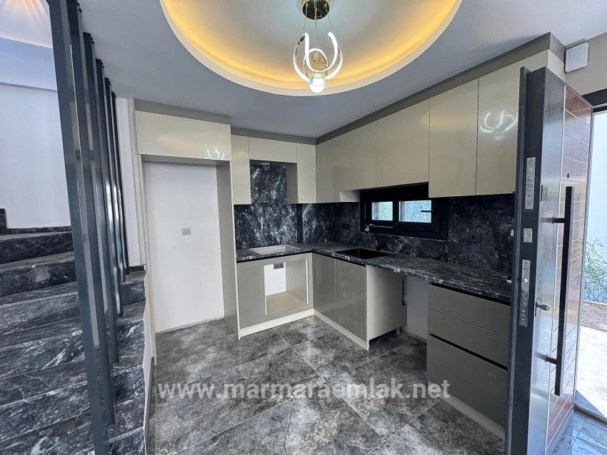 Для Продажи Вилла 3+1 в Cumhuriyet Seferihisar Doğanbey - 200 m²