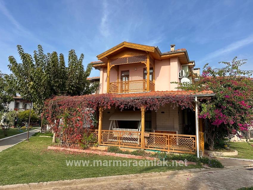 Для Продажи Вилла 3+1 в Mersin Alanı Seferihisar Ürkmez - 160 m²