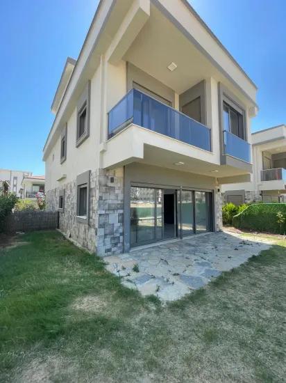 İzmir В Seferihisar На Продажу 4 + 1 Широкая С Садом Летняя Вилла