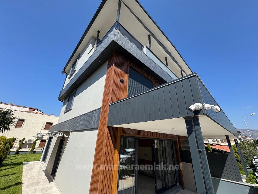 İzmir Seferihisar Ürkmez De Satılık Bahçeli 3+1 Villa Denize 40 Metre