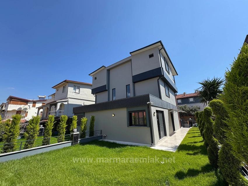 İzmir Seferihisar Ürkmez De Satılık Bahçeli 3+1 Villa Denize 40 Metre