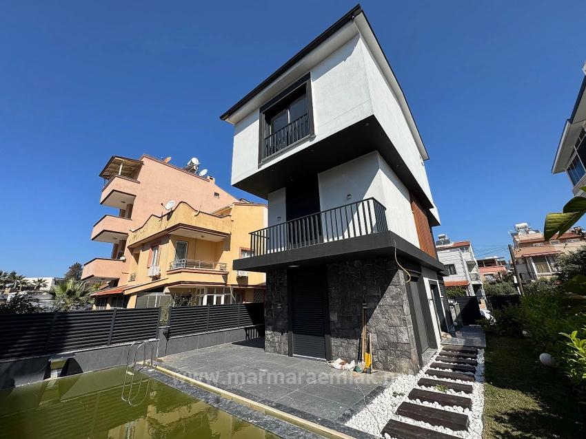 Gümüldür De Satılık Bahçeli 3+1 Havuzlu Tek Müstakil Villa