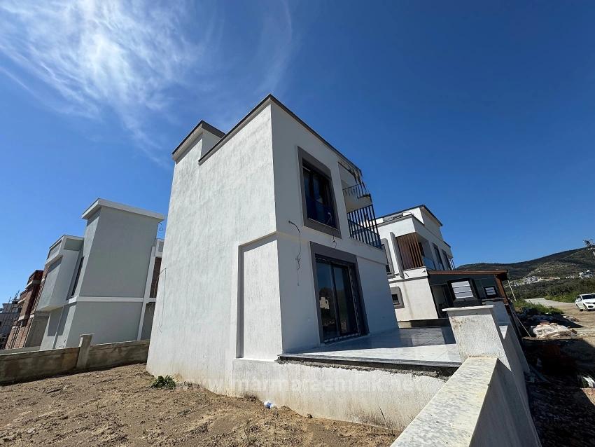 İzmir Seferihisar Doğanbey De Satılık Bahçeli 2+1 Yazlık Villa