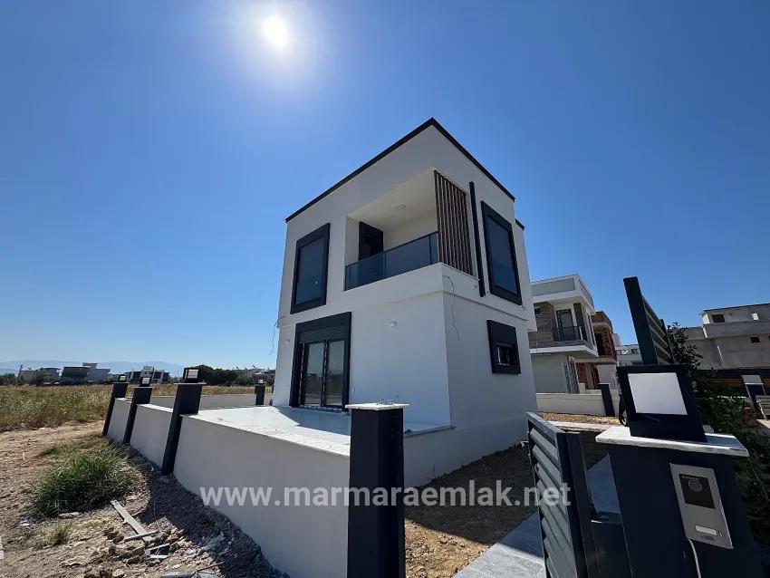 Seferihisar Doğanbey Cumhuriyet Mah. Satılık 2+1 Müstakil ev - 200 m²