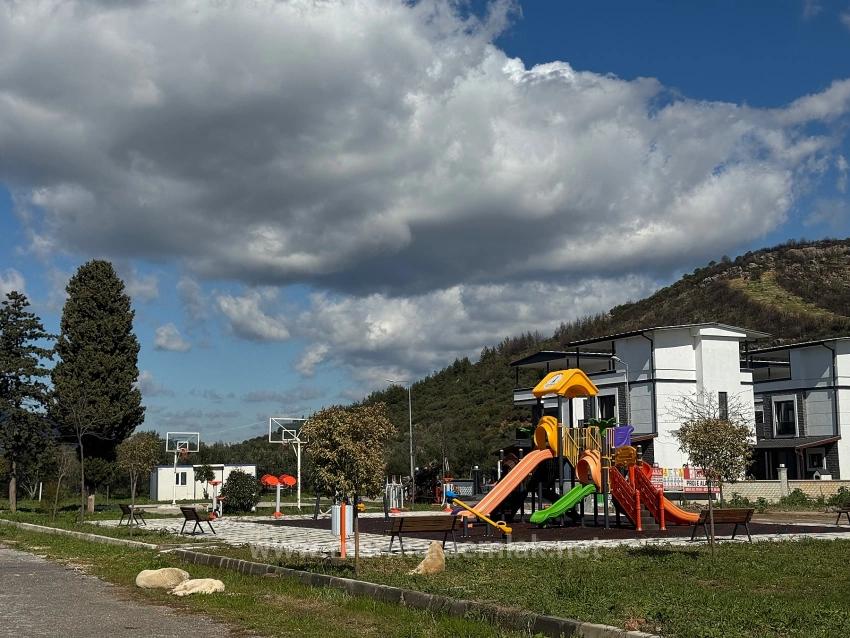 İzmir Seferihisar Doğanbey De Satılık Bahçeli 3+1 Havuzlu Villa