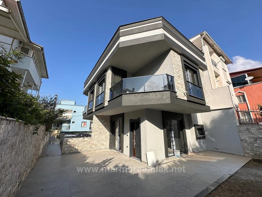 Seferihisar Ürkmez Mersin Alanı Mah. Satılık 2+1 Villa - 140 m²