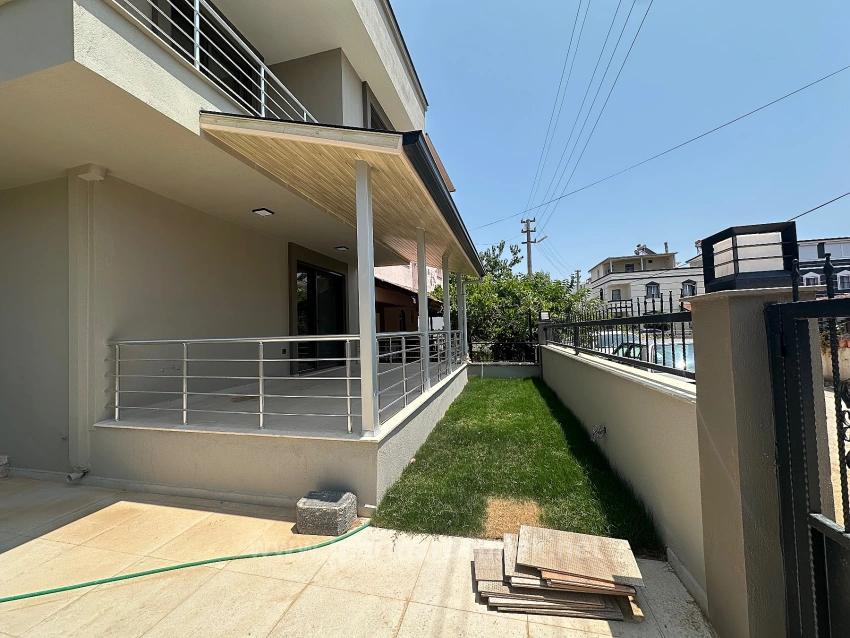 İzmir Seferihisar Doğanbey De Satılık Bahçeli 2+1 Yazlık Villa