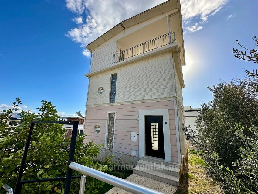 İzmir Seferihisar Doğanbey De Satılık Geniş Bahçeli 4+2 Yazlık Villa Deniz Manzaralı Full