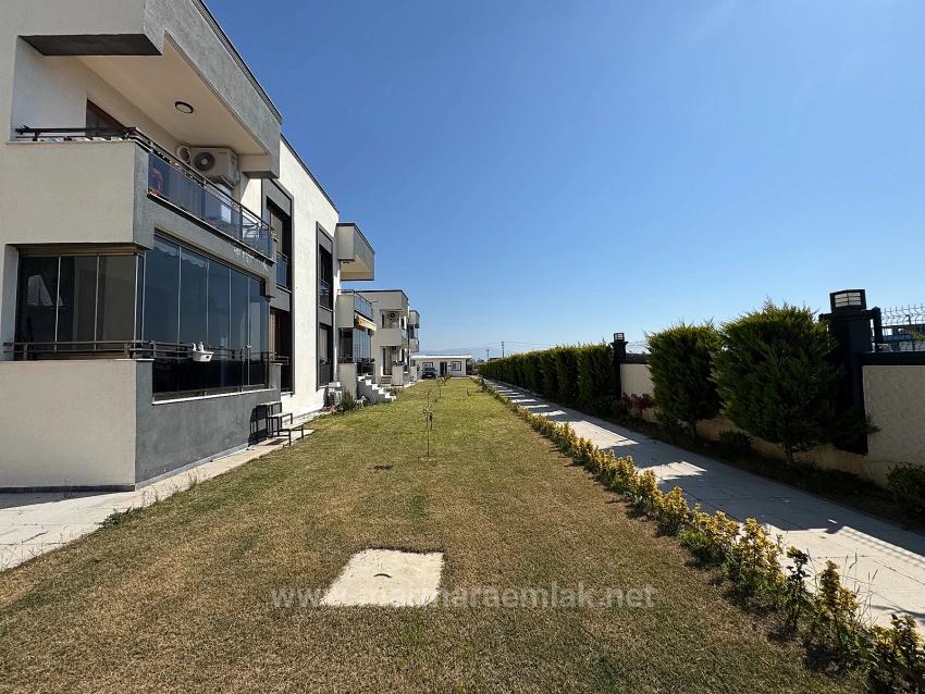 Seferihisar Doğanbey De Satılık 1+1 Havuzlu Site İçinde Daire