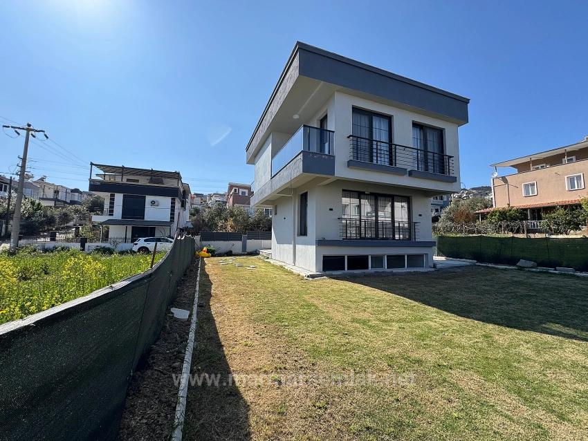 İzmir Seferihisar Doğanbey De Satılık Geniş Bahçeli 3+2 Yazlık Villa
