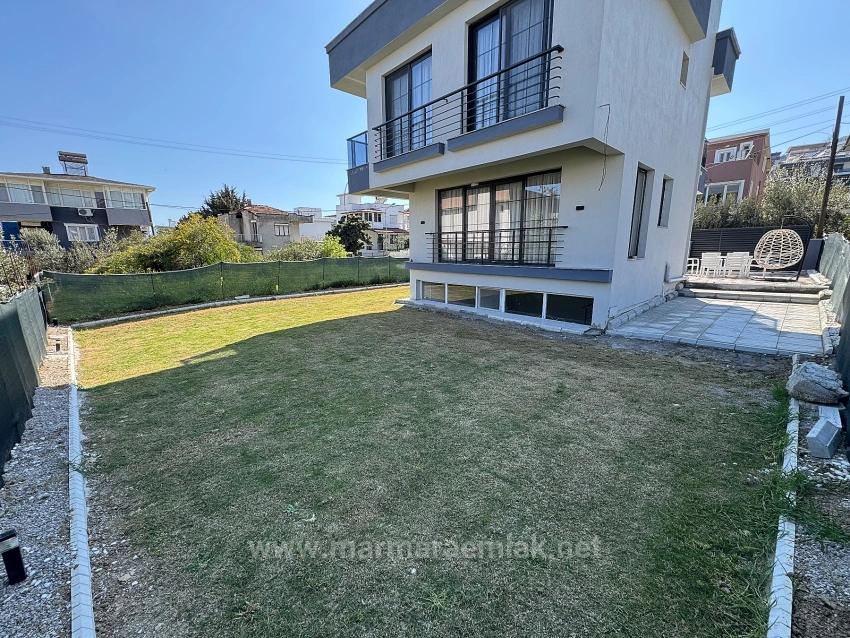 İzmir Seferihisar Doğanbey De Satılık Geniş Bahçeli 4+1 Yazlık Villa