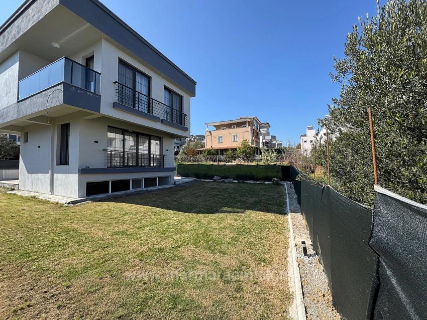 İzmir Seferihisar Doğanbey De Satılık Geniş Bahçeli 3+2 Yazlık Villa