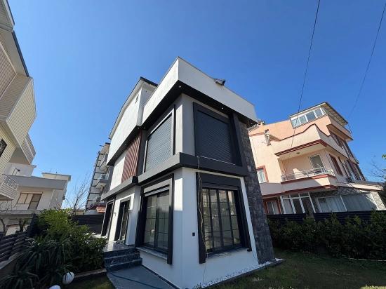Gümüldür De Satılık Bahçeli 3+1 Havuzlu Tek Müstakil Villa