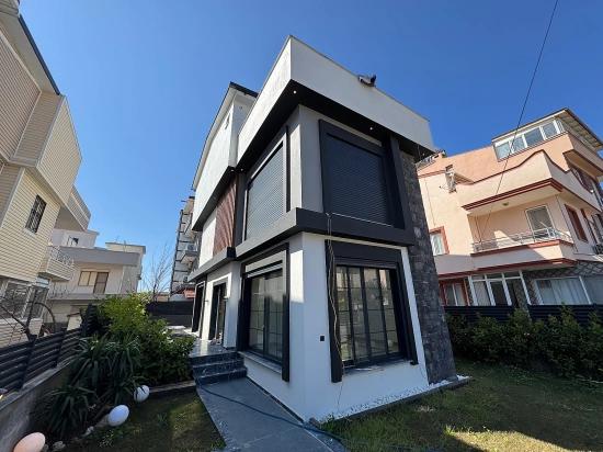 Gümüldür De Satılık Bahçeli 3+1 Havuzlu Tek Müstakil Villa