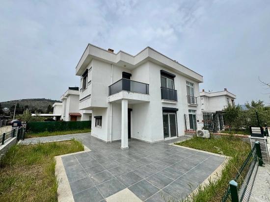 İzmir Seferihisar Doğanbey De Satılık Bahçeli 2+1 Yazlık Villa