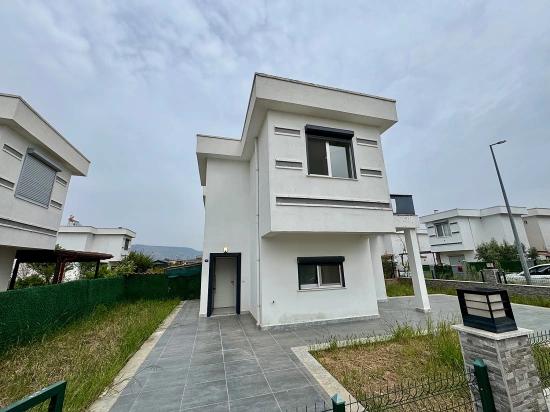 İzmir Seferihisar Doğanbey De Satılık Bahçeli 2+1 Yazlık Villa
