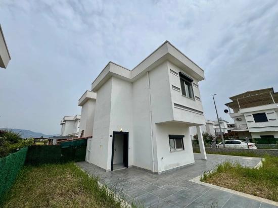 İzmir Seferihisar Doğanbey De Satılık Bahçeli 2+1 Yazlık Villa