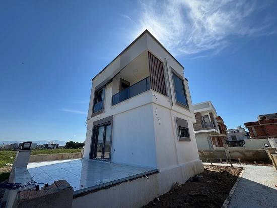 İzmir Seferihisar Doğanbey De Satılık Bahçeli 2+1 Yazlık Villa