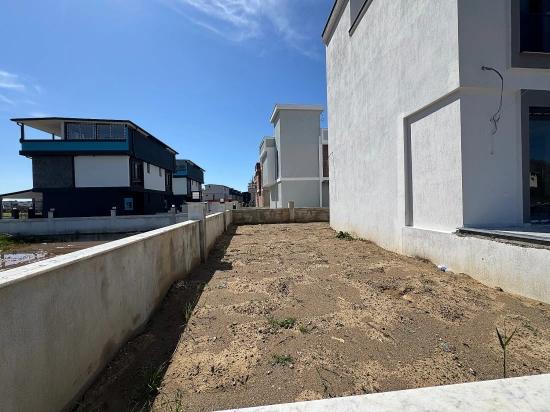 İzmir Seferihisar Doğanbey De Satılık Bahçeli 2+1 Yazlık Villa