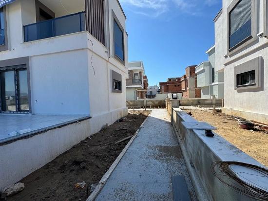 İzmir Seferihisar Doğanbey De Satılık Bahçeli 2+1 Yazlık Villa