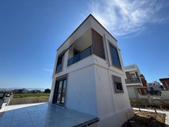 İzmir Seferihisar Doğanbey De Satılık Bahçeli 2+1 Yazlık Villa