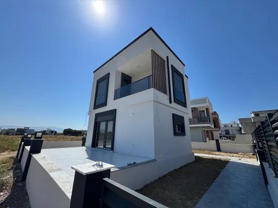İzmir Seferihisar Doğanbey De Satılık Bahçeli 2+1 Yazlık Villa