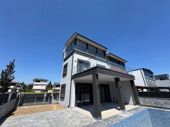 İzmir Seferihisar Doğanbey De Satılık Havuzlu 3+1 Yazlık Villa