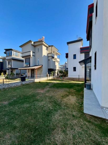 İzmir Seferihisar Doğanbey De Satılık Bahçeli 3+1 Yazlık Villa