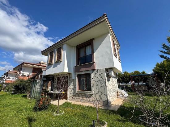 İzmir Seferihisar Doğanbey De Satılık Bahçeli 3+1 Havuzlu Villa