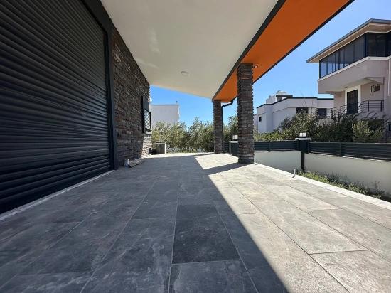 İzmir Seferihisar Doğanbey De Satılık Bahçeli 3+1 Müstakil Villa 