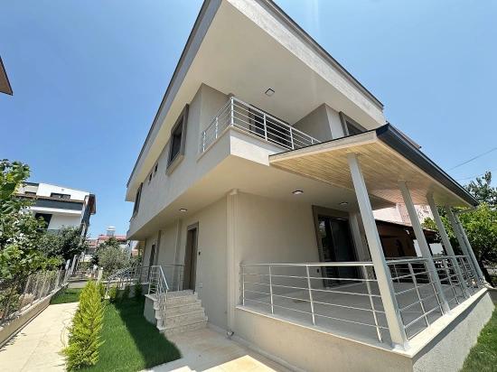 İzmir Seferihisar Doğanbey De Satılık Bahçeli 2+1 Yazlık Villa