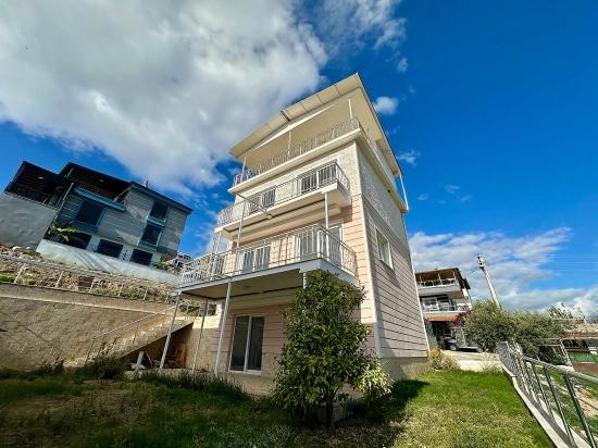 İzmir Seferihisar Doğanbey De Satılık Geniş Bahçeli 4+2 Yazlık Villa Deniz Manzaralı Full